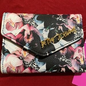NWT 🔥 Betsey Johnson Lana Wallet Black Floral One Size